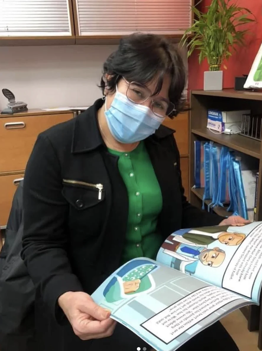 Readers with Lena's books — photo 1